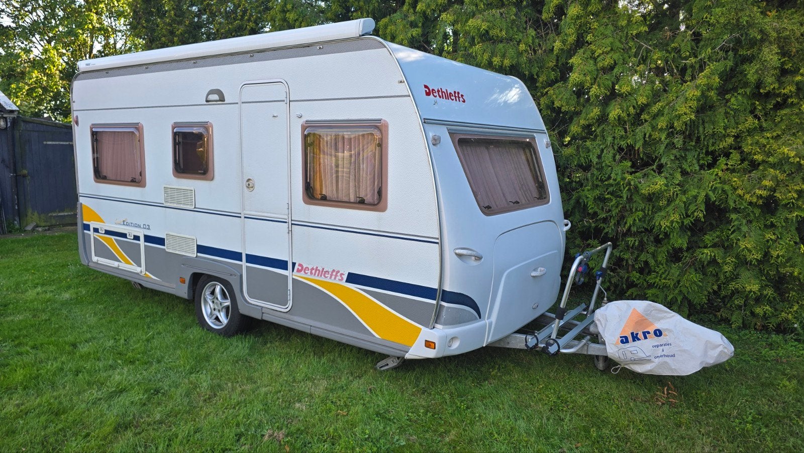 Dethleffs caravan met Thule luifel en Dorema voortent, Rondzit, Dwarsbed, Particulier, Tot en met 4