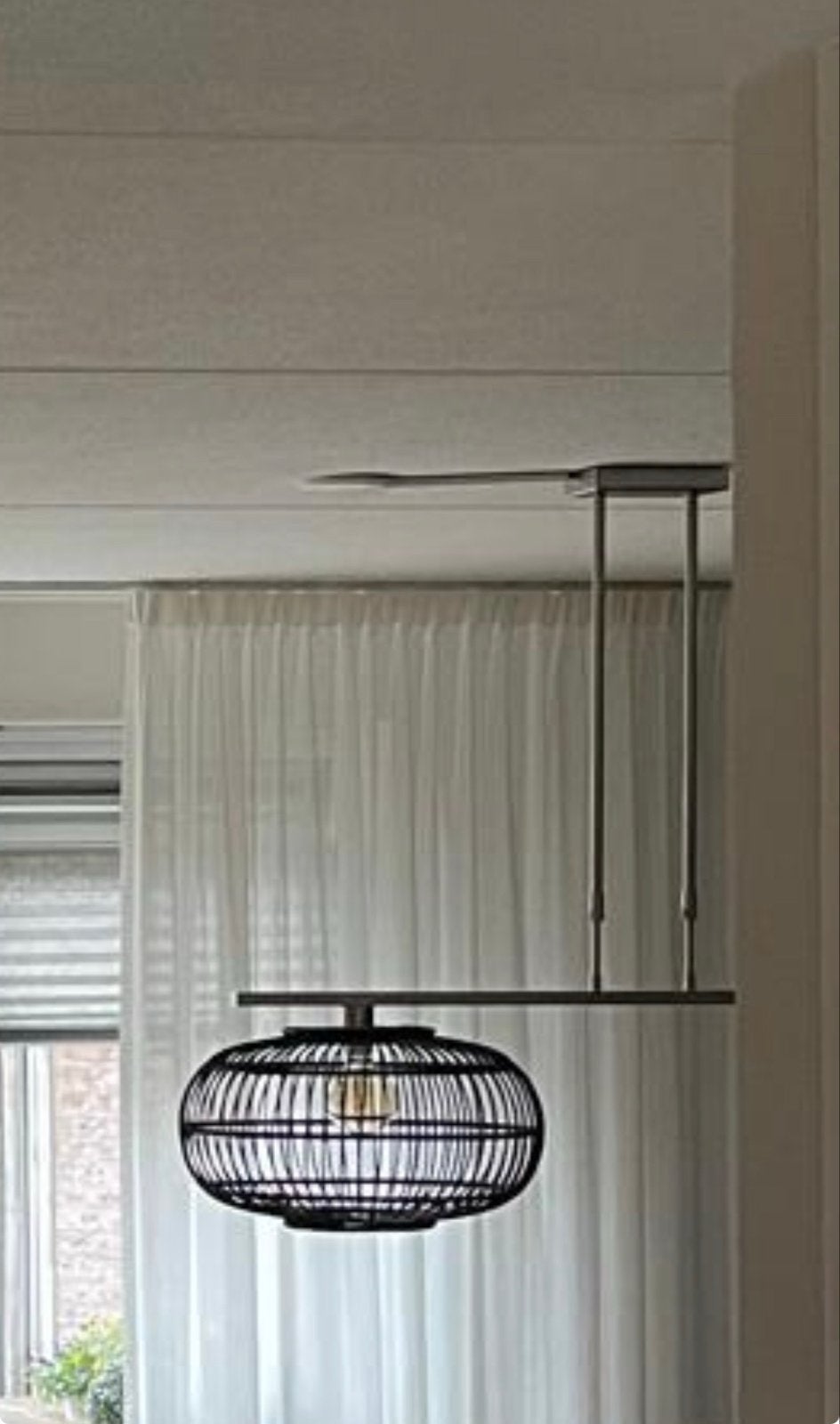 Hanglamp met twee zwarte rotan kappen, Ophalen, Zo goed als nieuw, Metaal, E27 (groot)