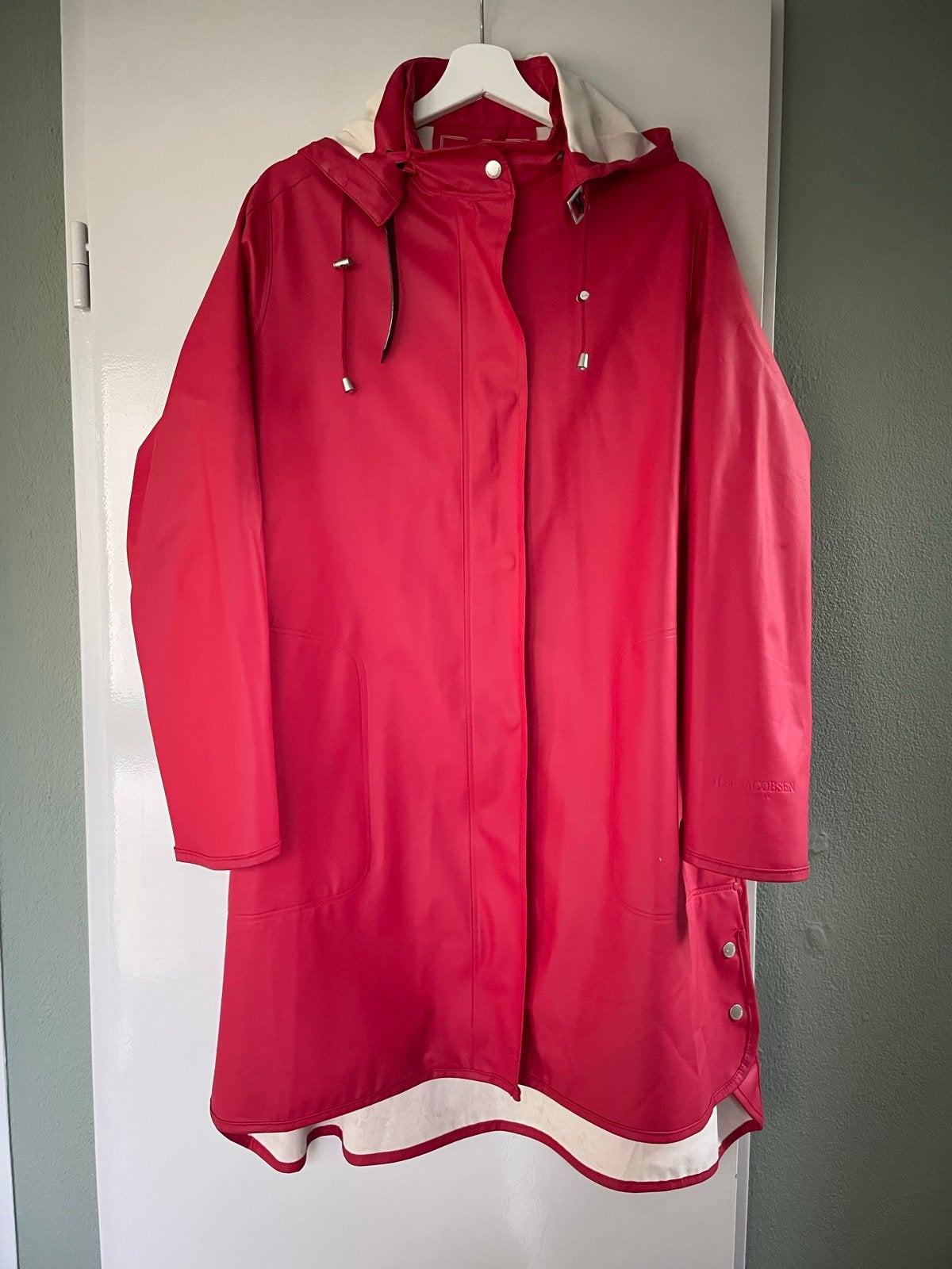 Ilse Jacobsen regenjas, Ophalen of Verzenden, Zo goed als nieuw, Maat 38/40 (M), Rood