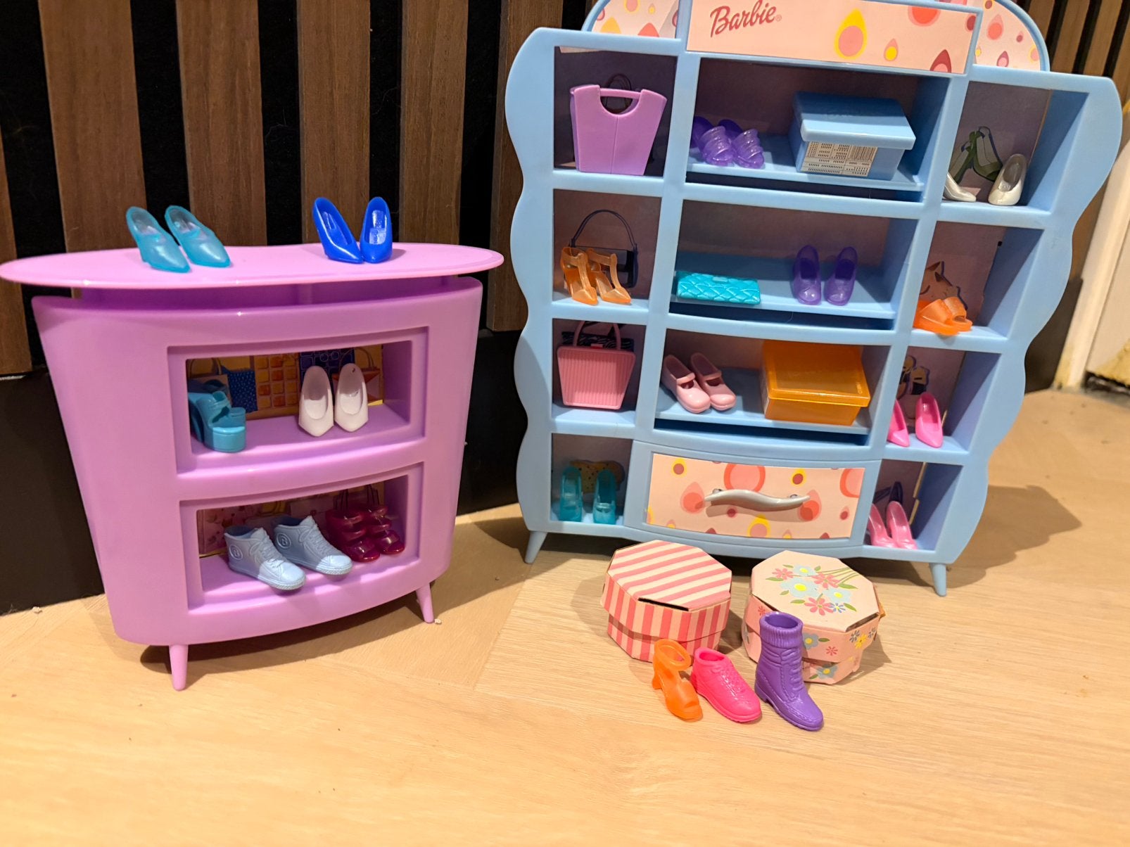 Vintage Barbie Chic Shoe Store speelset van Mattel uit 2001, Ophalen of Verzenden, Gebruikt, Poppenhuis