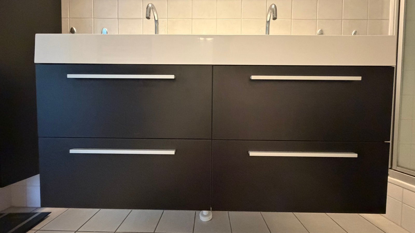 Zwart Maxaro badkamermeubel, hoge kast, radiator en toilet, Huis en Inrichting, Badkamer | Badkamermeubels, Ophalen, Gebruikt