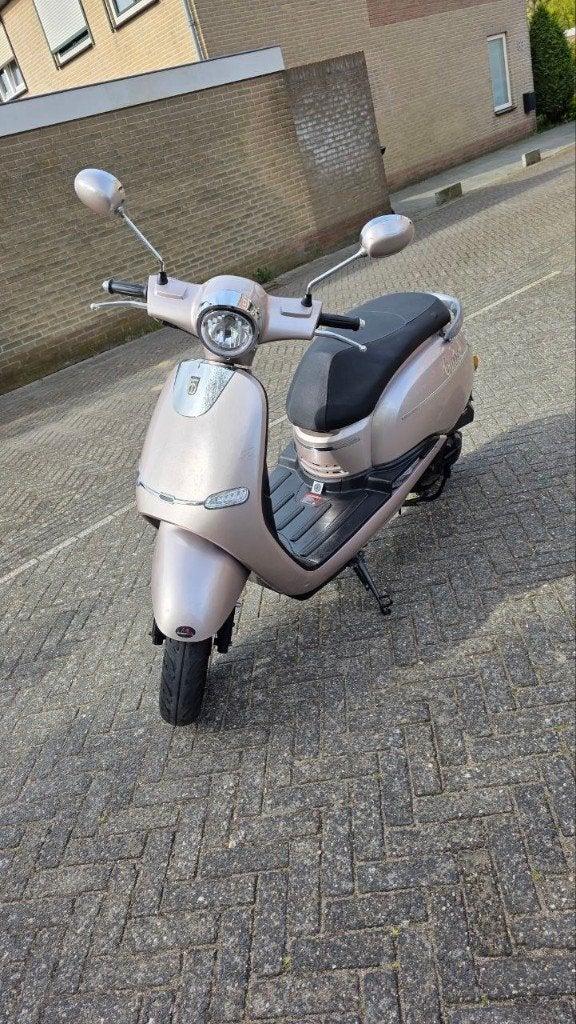 scooter BTC Cruise Blauwe kenteken 25/km, Fietsen en Brommers, Snorfietsen en Snorscooters, Overige merken, Ophalen of Verzenden