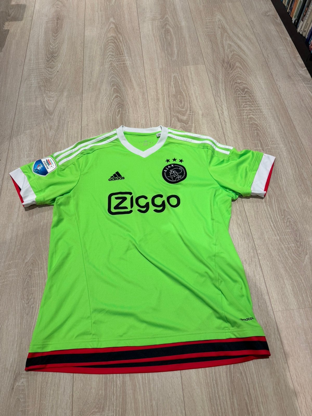 Ajax 16/17 derde tenue maat M incl badge, Sport en Fitness, Maat M, Ophalen of Verzenden, Zo goed als nieuw, Shirt
