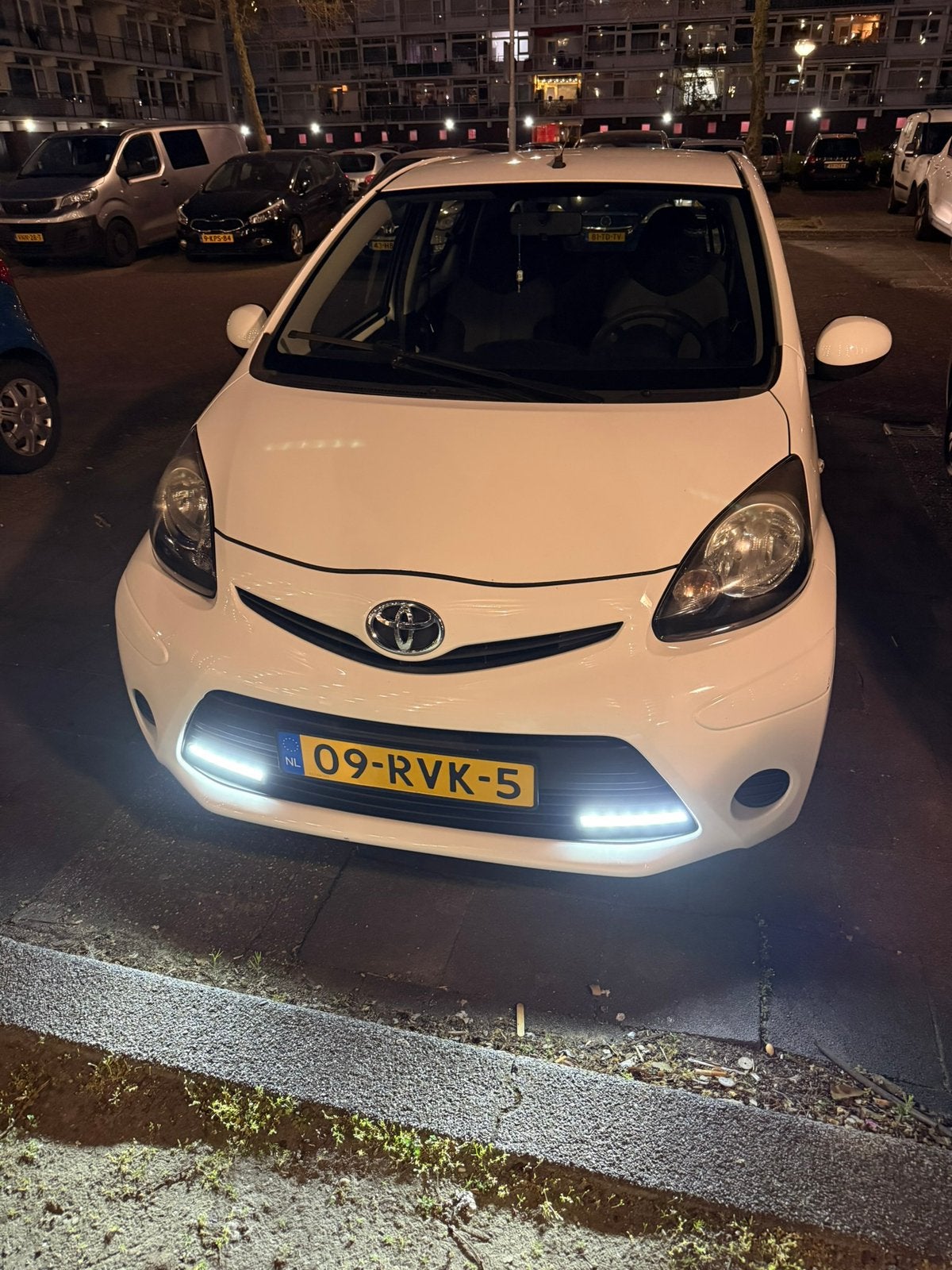 Toyota Aygo 1.0 12V Vvt-i 5DRS 2011 Wit, Voorwielaandrijving, 4 stoelen, Origineel Nederlands, Handgeschakeld