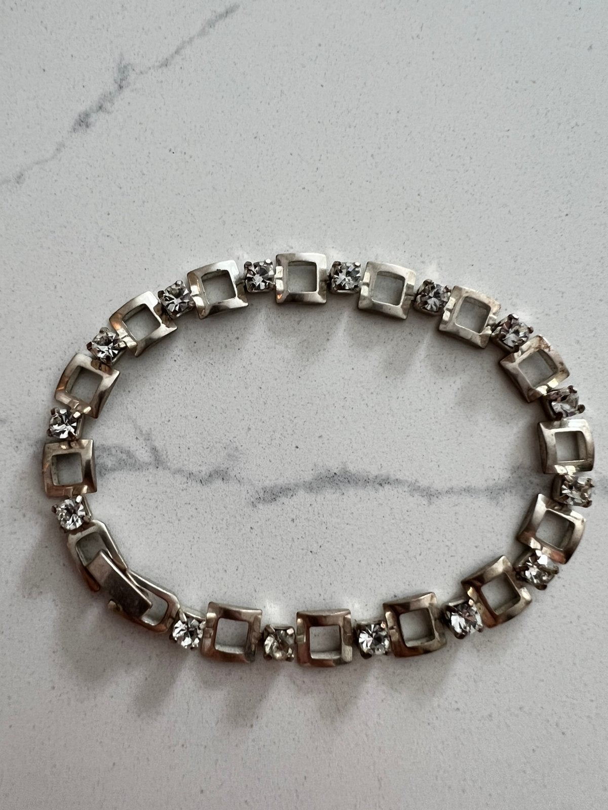 ZILVEREN TENNISARMBAND VIERKANTE SCHAKELS KRISTAL INGEZET, Met kristal, Ophalen of Verzenden, Zo goed als nieuw, Zilver