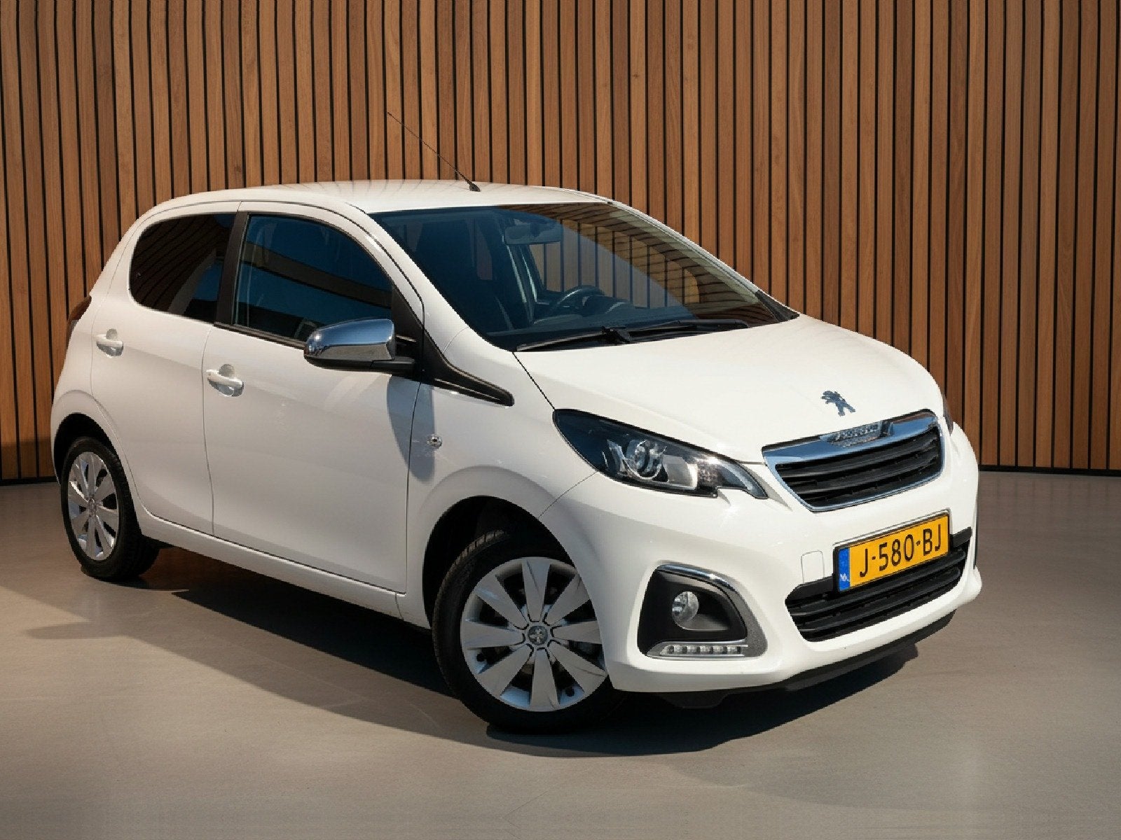 Peugeot 108 1.0 e-VTi Style | Bluetooth | Airco (bj 2020), Auto's, Voorwielaandrijving, Gebruikt, Euro 6, 4 stoelen
