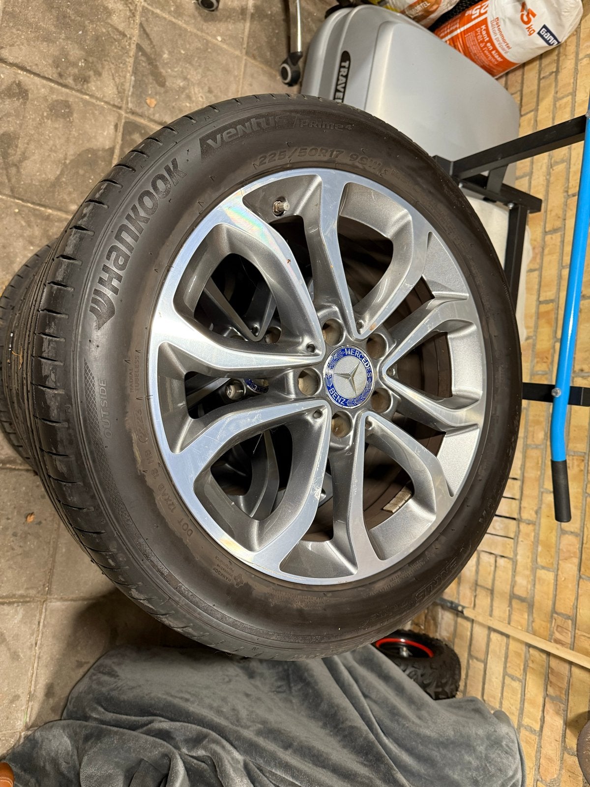 Mercedes-Benz 17 inch velgen met Hankook zomerbanden, Auto-onderdelen, Banden en Velgen, Ophalen, Gebruikt, Banden en Velgen, 17 inch