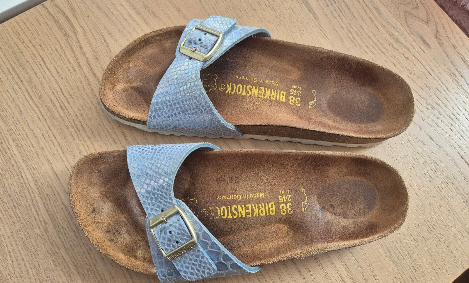 Birkenstock slippers maat 38 - lichtblauw met slangenprint, Blauw, Gedragen, Birkenstock, Ophalen