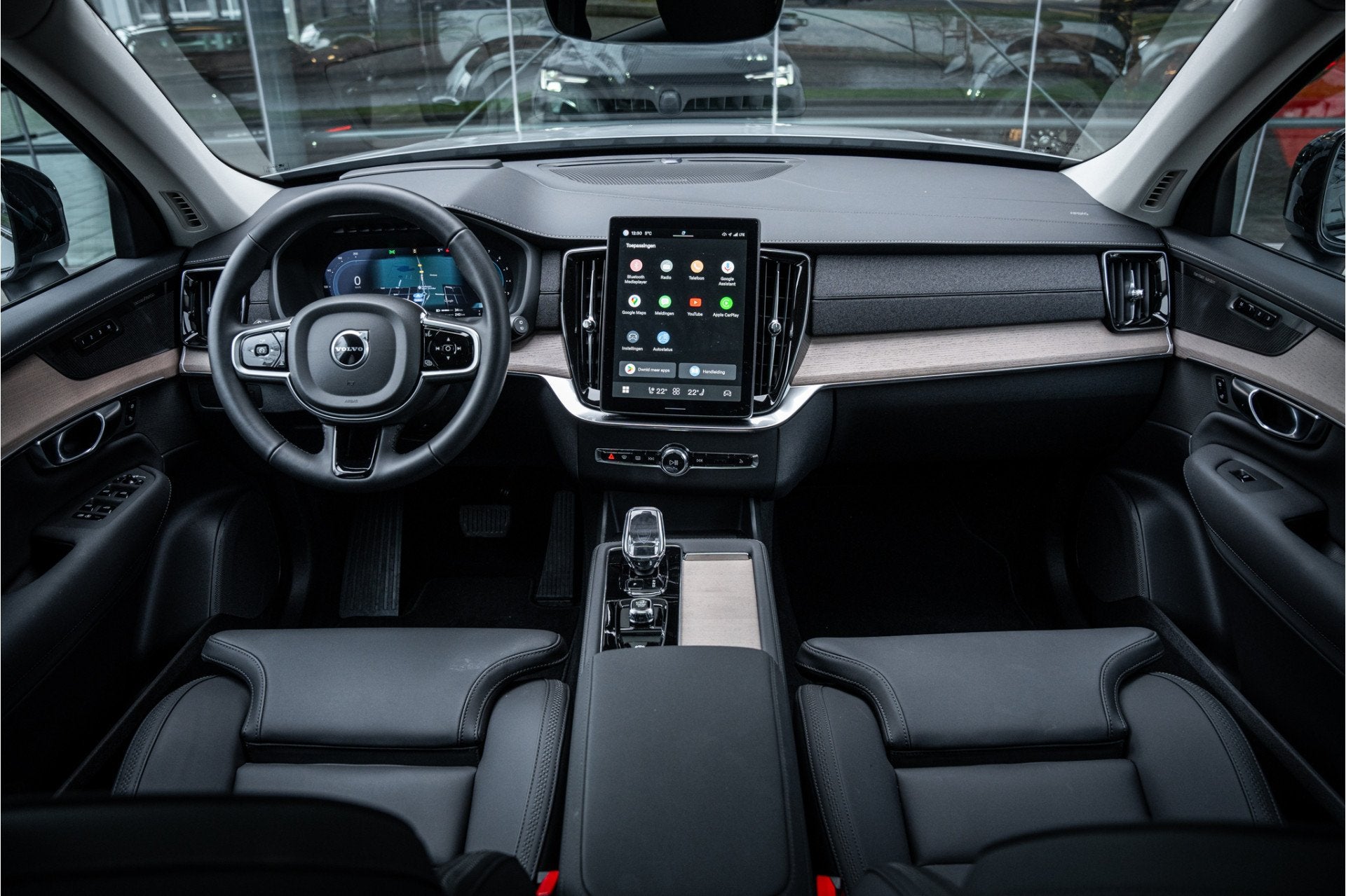 Volvo XC90 T8 Plus Dark Facelift Plug-in hybrid AWD * HUD *, Gebruikt, Zwart, 4 cilinders, 7 stoelen
