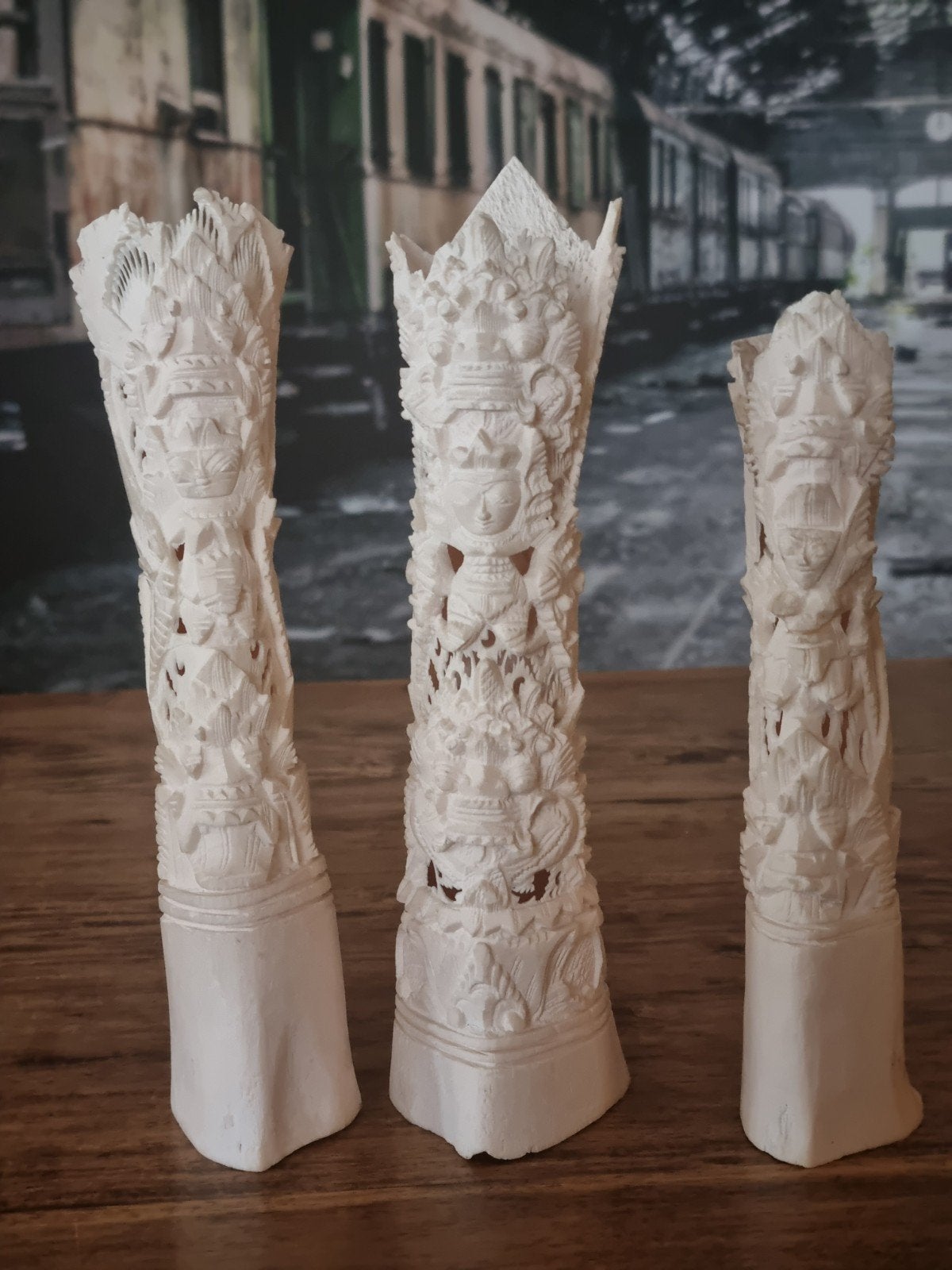 Set van 3 handgesneden beelden van Runder been, Antiek en Kunst, Natuurlijk materiaal, Beige, Ophalen of Verzenden, Handgemaakt