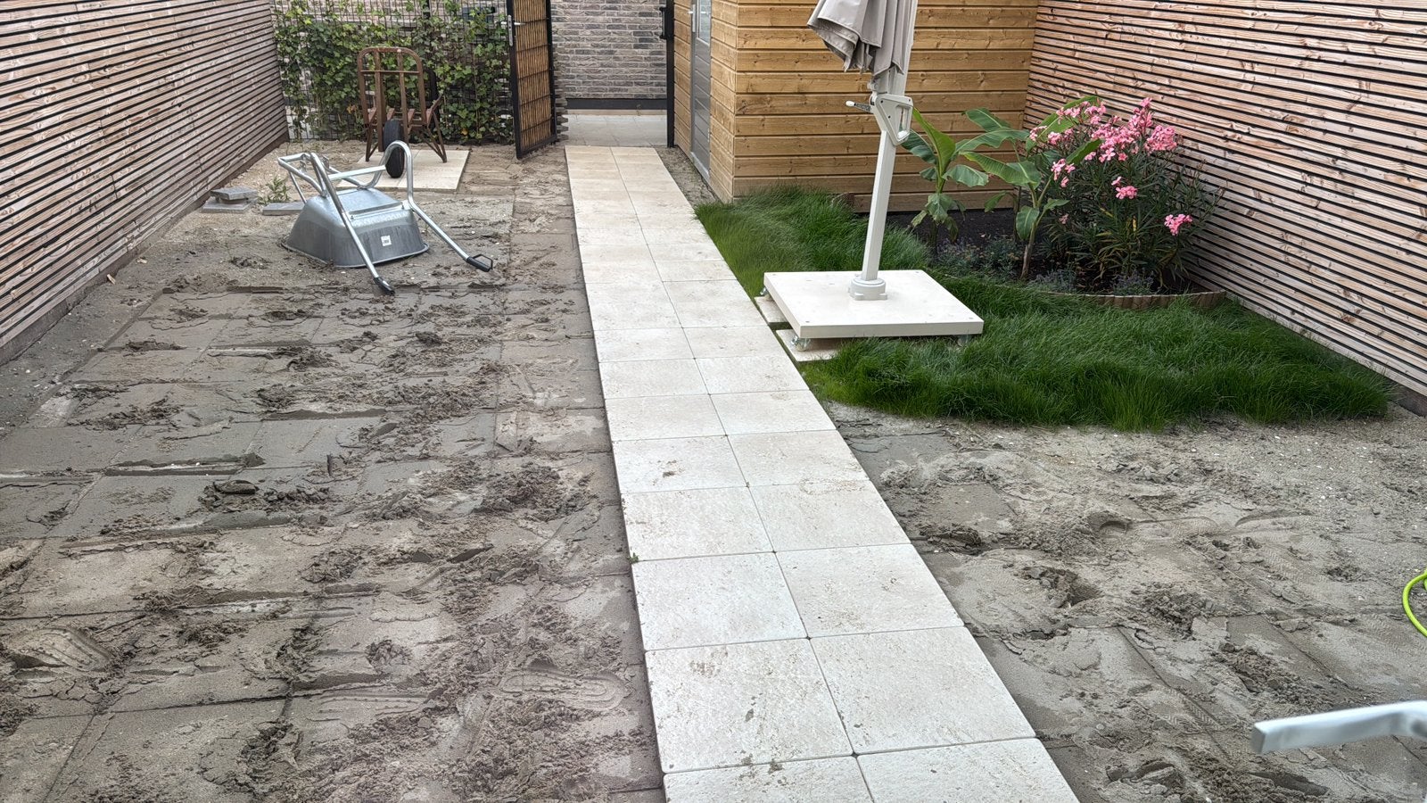 40x40 Tegels gratis afhalen 52 stuks alleen wit nog!, Tuin en Terras, Ophalen, Gebruikt, Beton, Terrastegels