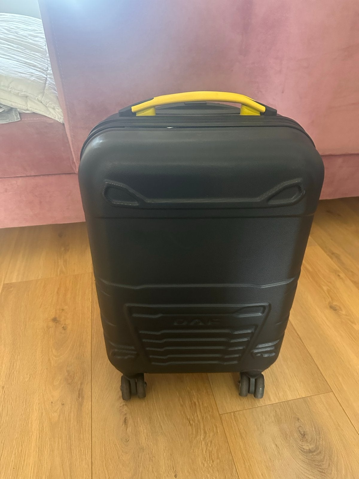 Daf Cabin Size Koffer - Zwart met Gele Accent, Sieraden, Tassen en Uiterlijk, 40 tot 60 cm, Gebruikt, 20 tot 30 cm, Zwart