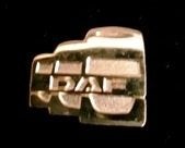 DAF trio pin- goudkleur, Verzamelen, Verzenden, Nieuw, Transport, Speldje of Pin