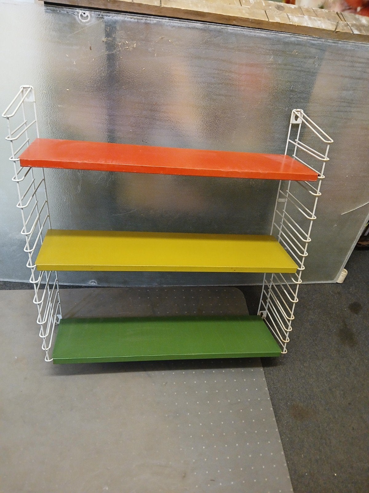 Vintage wandrek met 3 gekleurde planken, Ophalen of Verzenden, Gebruikt