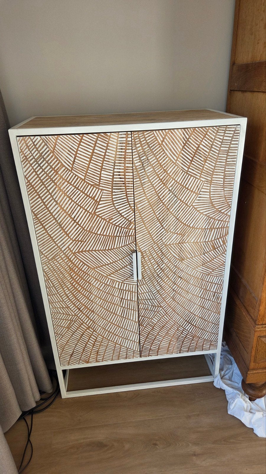 Zware kwaliteit mango houten kast met strak frame, Ophalen, Zo goed als nieuw