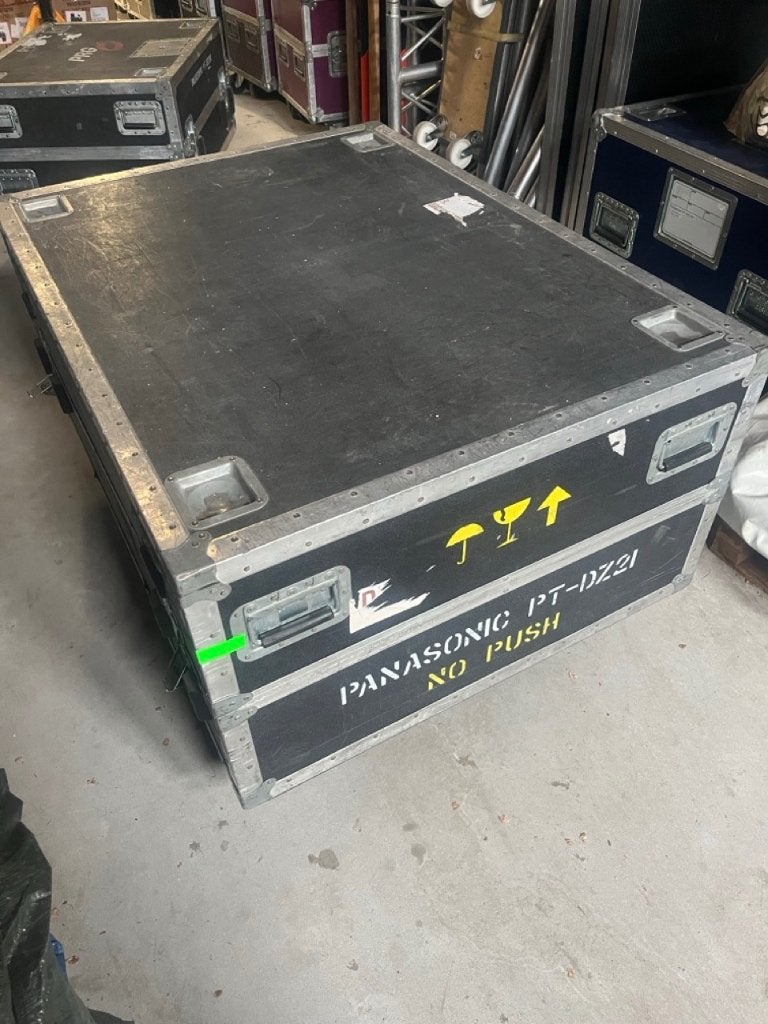 Flightcase incl. projector frame PT-DZ21K, Ophalen, Gebruikt, Video