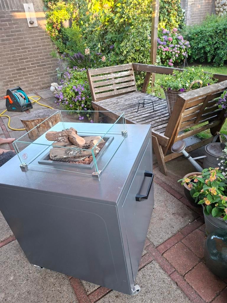 Mooie vuurtafel incl gasfles, Ophalen, Zo goed als nieuw