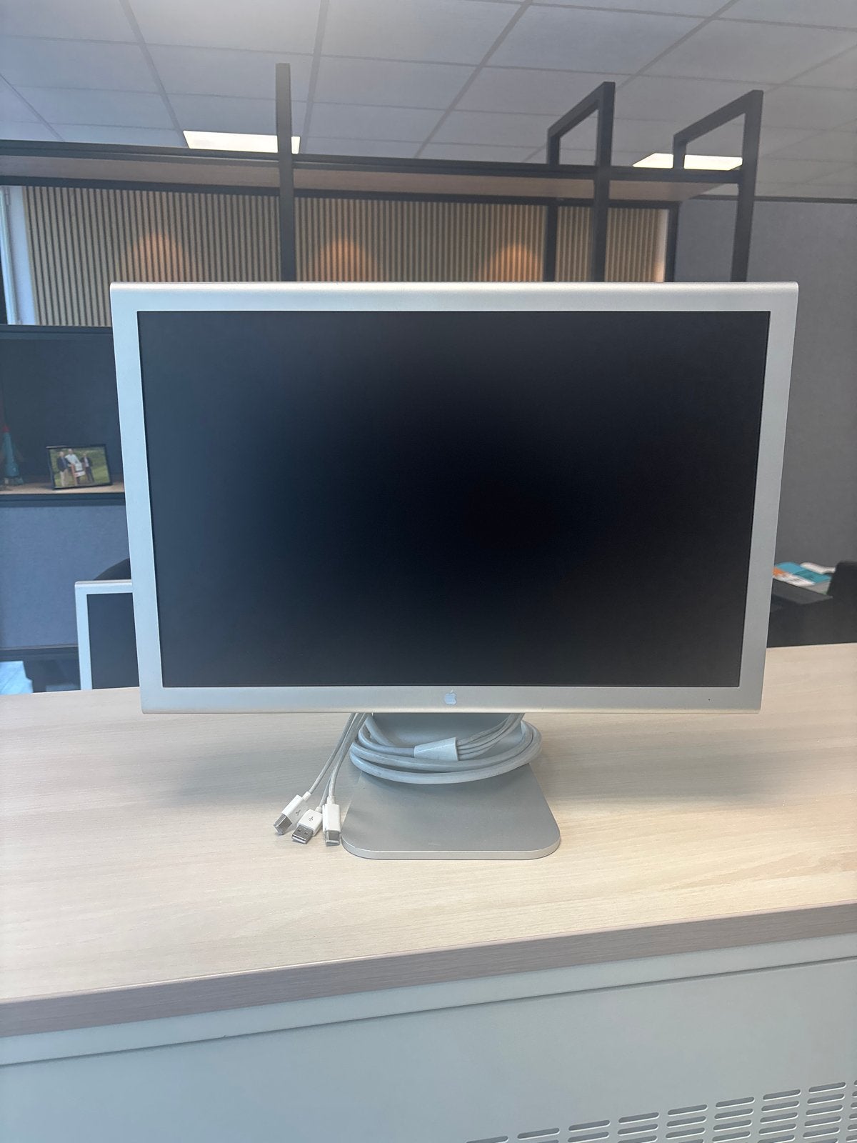 Apple Cinema Display 20 inch (M9177LL/A) - Gebruikt, Computers en Software, Monitoren, Ophalen, IPS, Kantelbaar, DVI