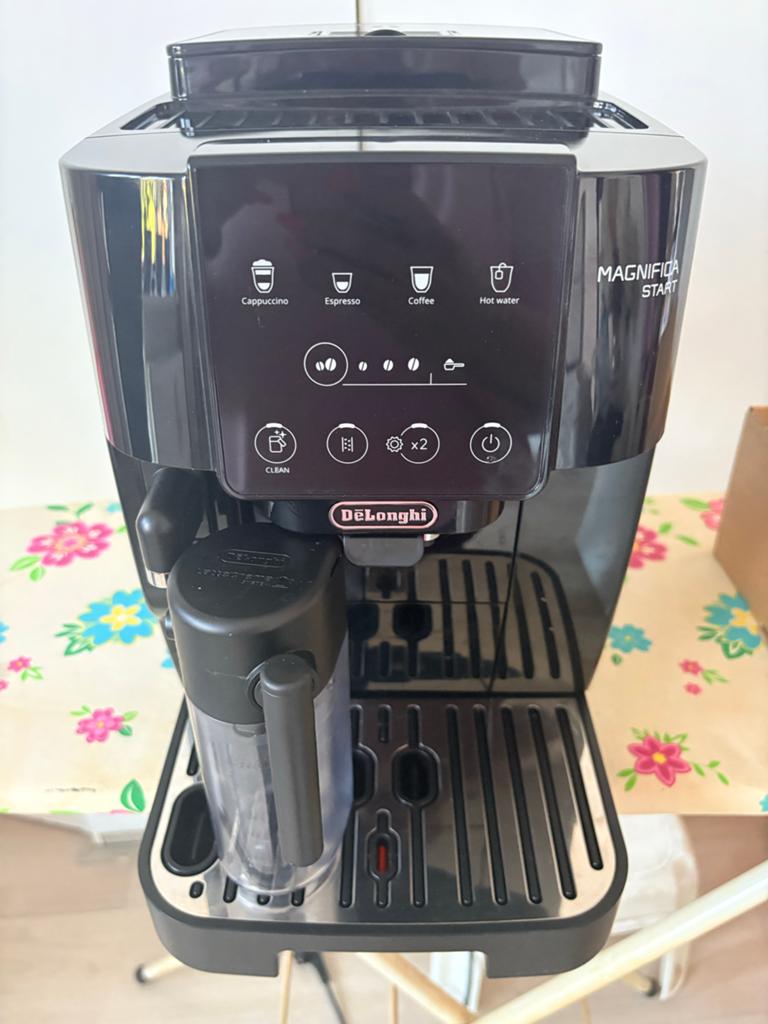 De'Longhi Magnifica Start espresso machine, Witgoed en Apparatuur, Koffiezetapparaten, Ophalen, Afneembaar waterreservoir, Espresso apparaat
