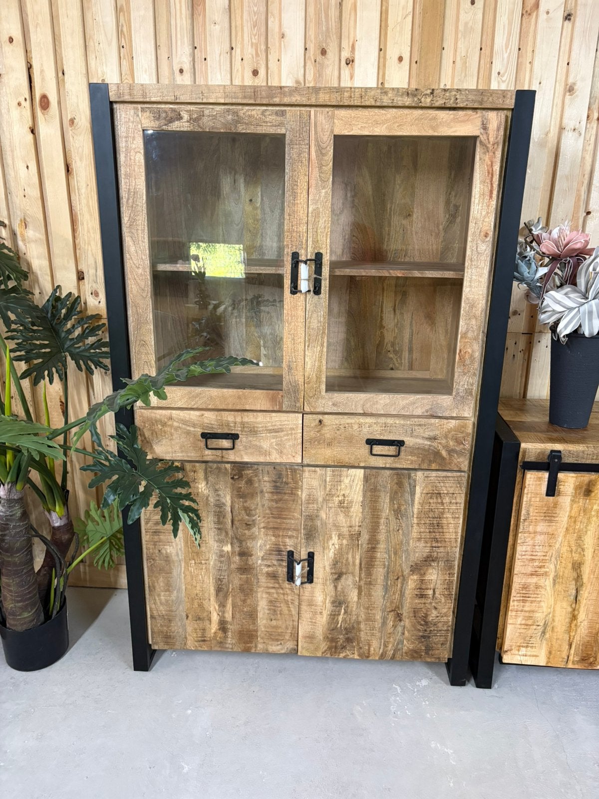 Vitrinekast Britt – NIEUW, Huis en Inrichting, Nieuw, Glas, 150 tot 200 cm, 25 tot 50 cm