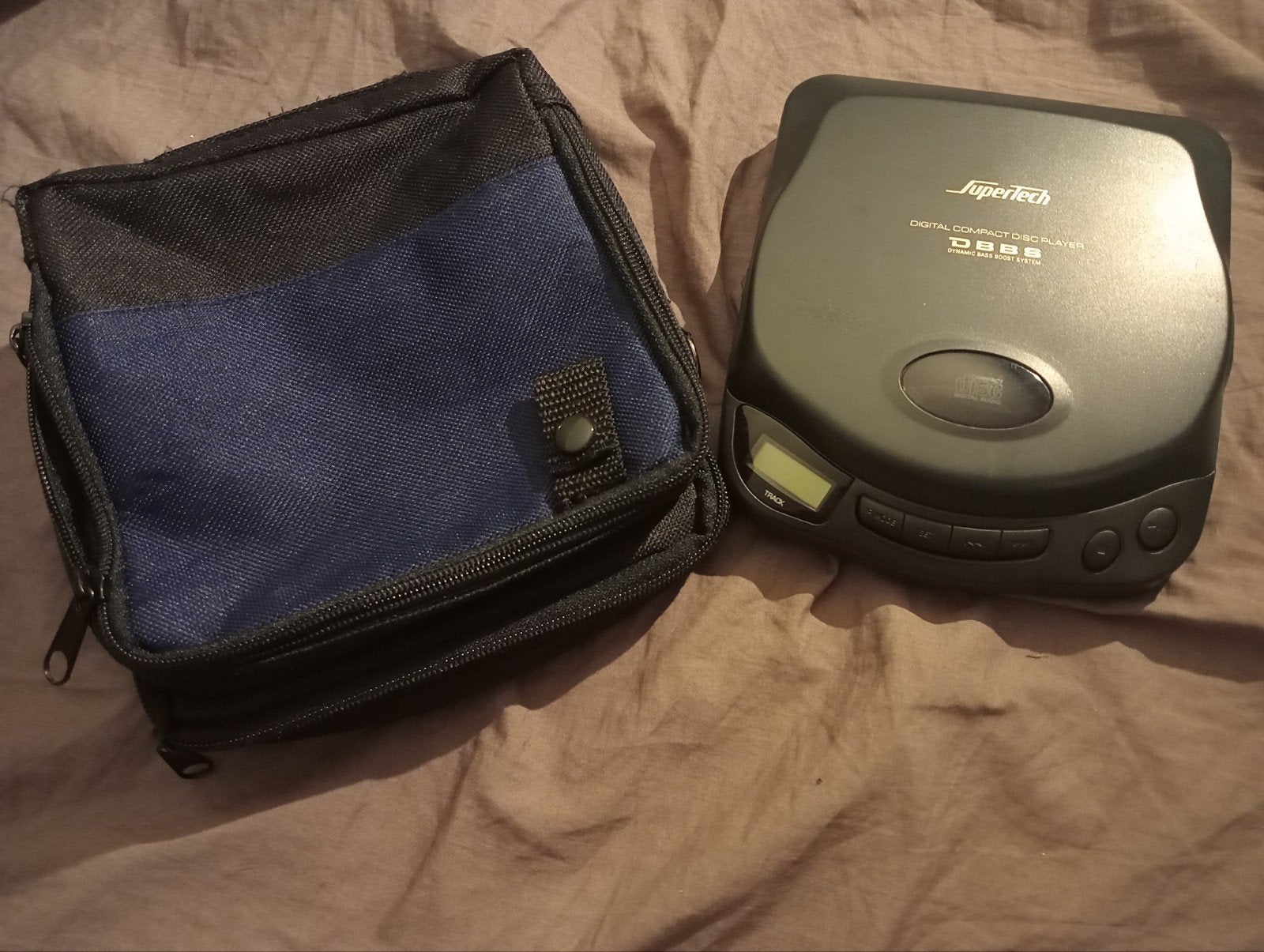 Supertech discman/ draagbare cd speler met tas, Audio, Tv en Foto, Ophalen of Verzenden, Discman