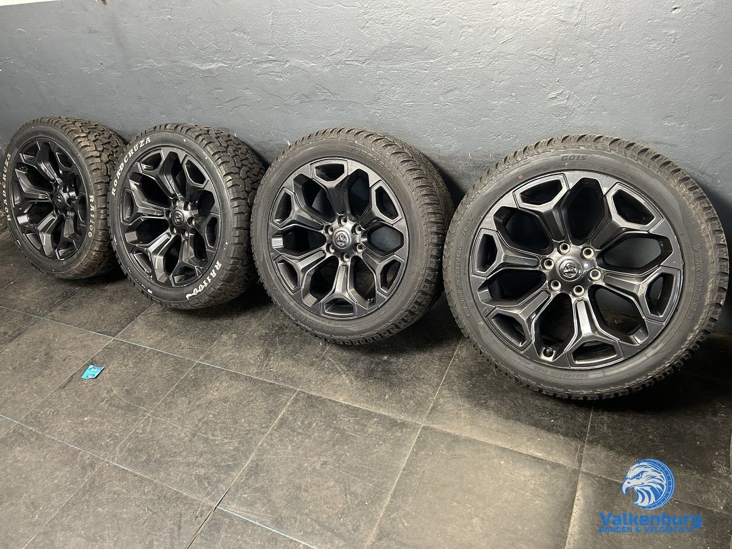 9mm! Originele Dodge RAM 1500 22 inch zwarte velgen 6x139.7, Auto-onderdelen, Gebruikt, -, 285 mm, -