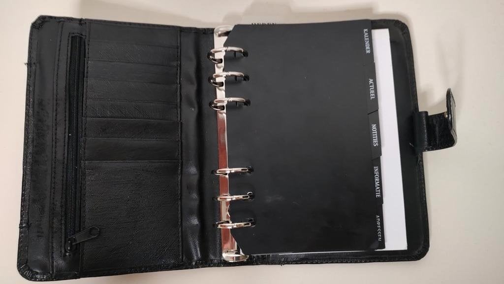 K592 Agenda organizer zwart kunstleder model standard, Diversen, Onbekend, Ophalen of Verzenden, Zo goed als nieuw, Onbekend