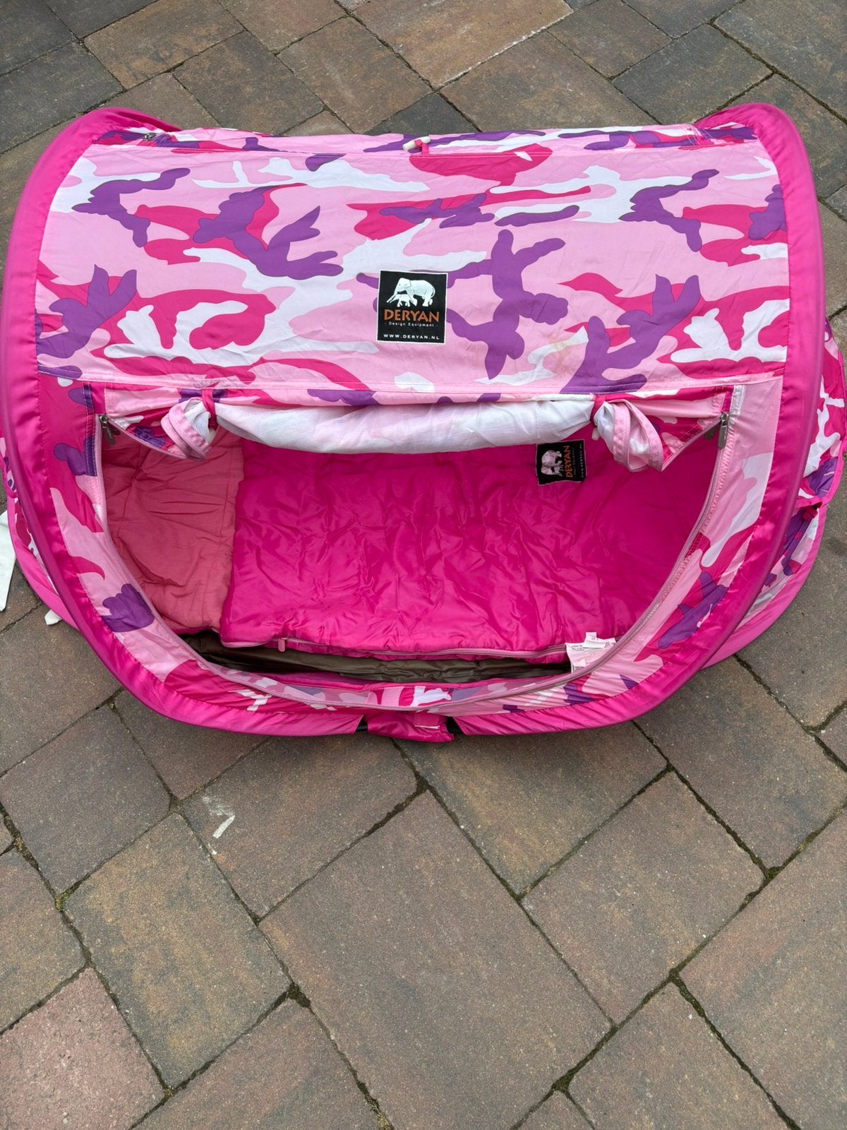 Mooi zgan roze Deryan peutercampingbed met slaapzak + matras, Caravans en Kamperen, Ophalen of Verzenden, Zo goed als nieuw