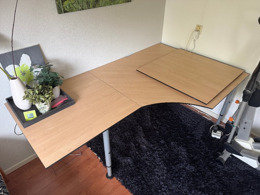 Ruim hoekbureau 200 x 200 cm. In hoogte verstelbaar, Ophalen, Gebruikt, In hoogte verstelbaar, Hout