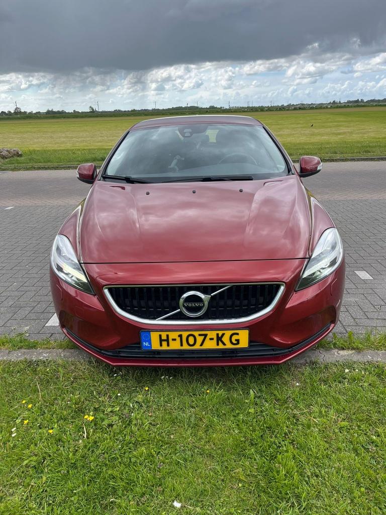 Volvo V40 T2 1.5 90KW/122PK Aut-6 2016 Rood, Auto's, Volvo, 1498 cc, Zwart, 4 cilinders, 700 kg