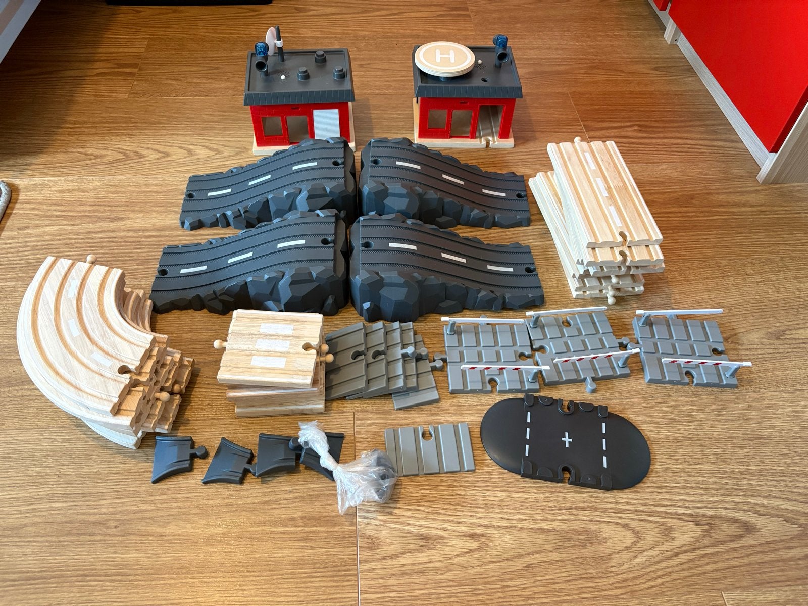 Grote set houten autobaan en treinset met voertuigen, Ophalen, Gebruikt