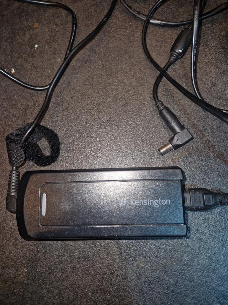 Universele laptop oplader / voeding Kensington M0110, Ophalen of Verzenden, Gebruikt, Universeel