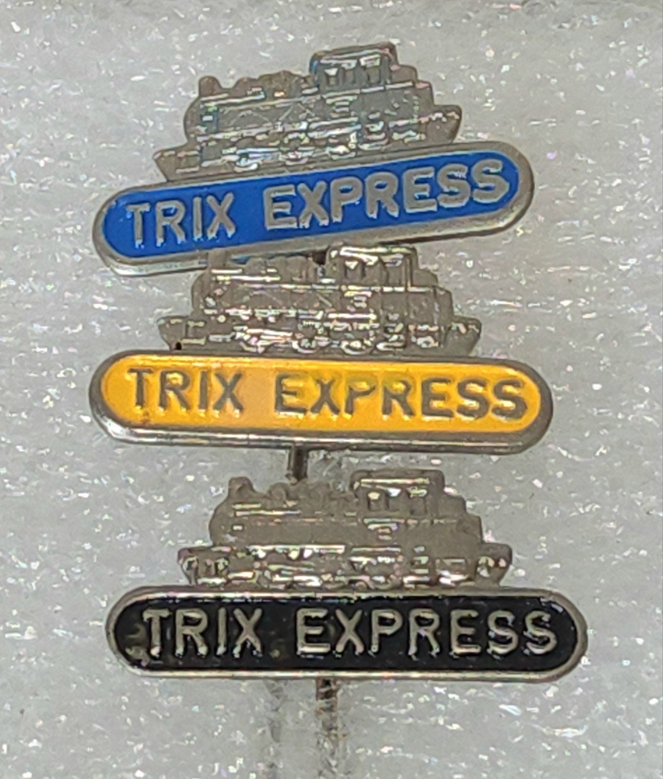 3 Speldjes Trix Express Modeltreinen, Verzamelen, Speldjes, Pins en Buttons, Ophalen of Verzenden, Gebruikt, Overige onderwerpen