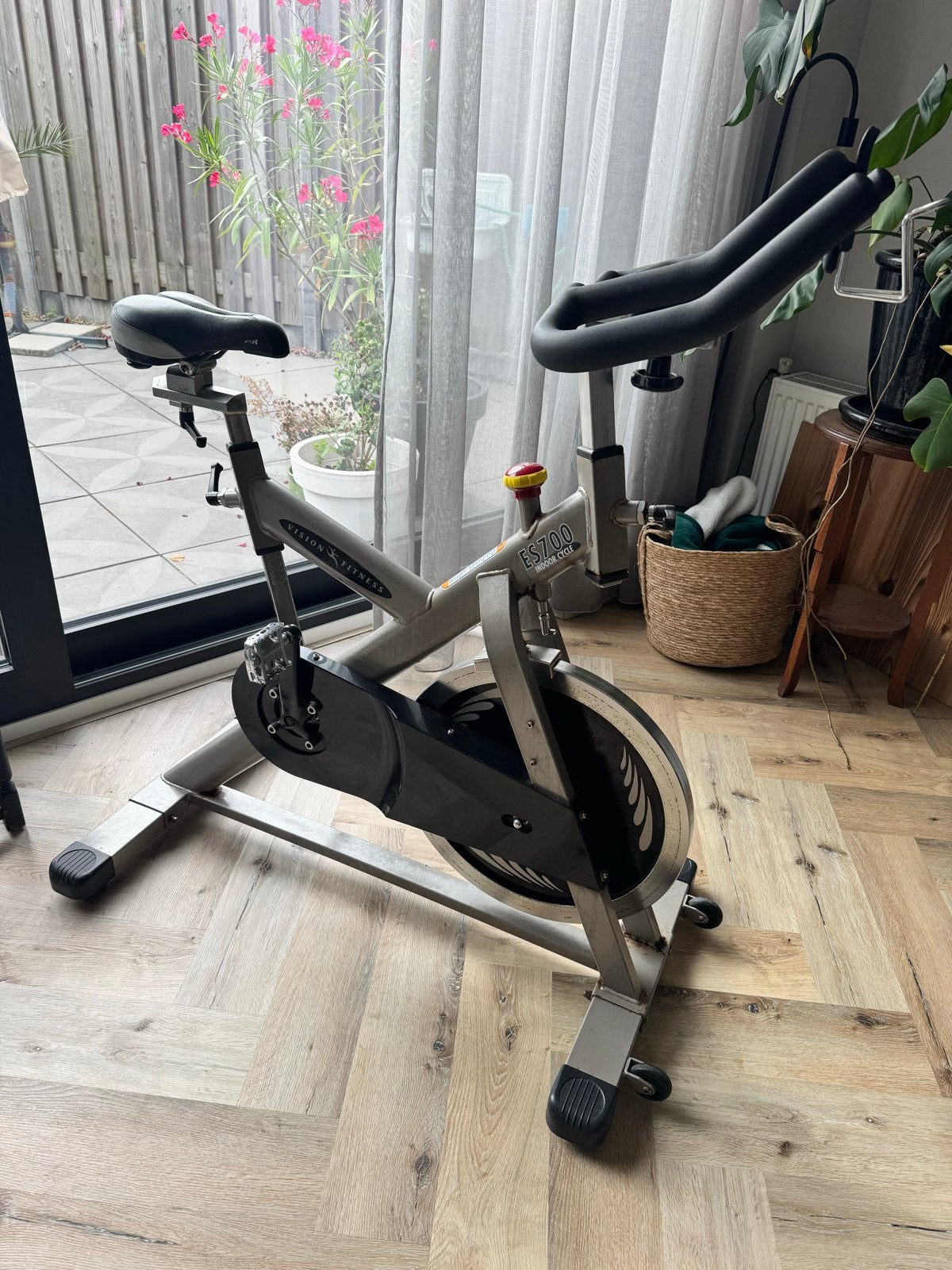 Indoor Cycle ES700 met bekerhouder, verstelbaar, Sport en Fitness, Fitnessapparatuur, Ophalen, Gebruikt, Spinningfiets, Metaal