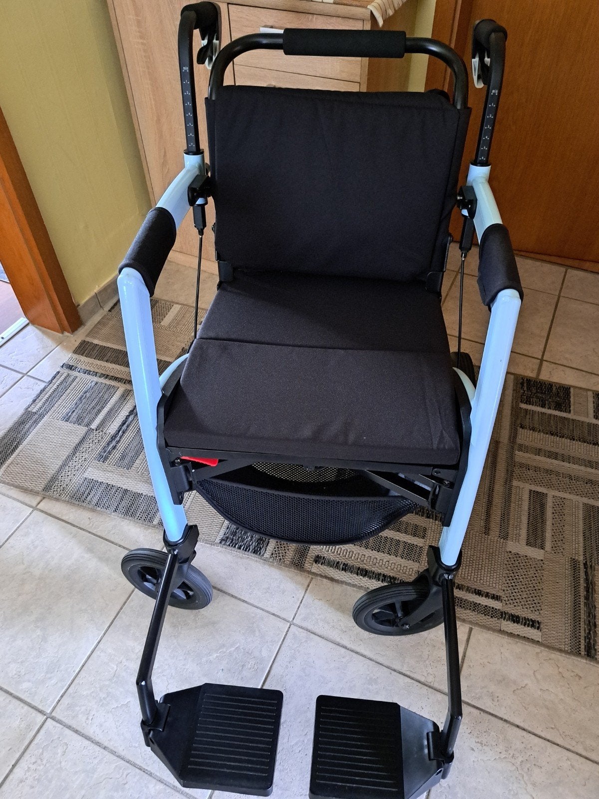 Rollz motion, rolstoel en rollator in 1, z.g.a.n., Ophalen, Zo goed als nieuw, Duwrolstoel