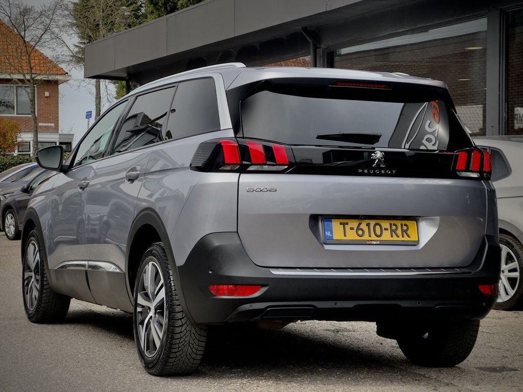 Peugeot 5008 1.2 AUT8 ALLURE-PACK 7PERS DESIGNO-LEDER NAVI C, Auto's, Peugeot, 15 km/l, Gebruikt, Euro 6, 1199 cc