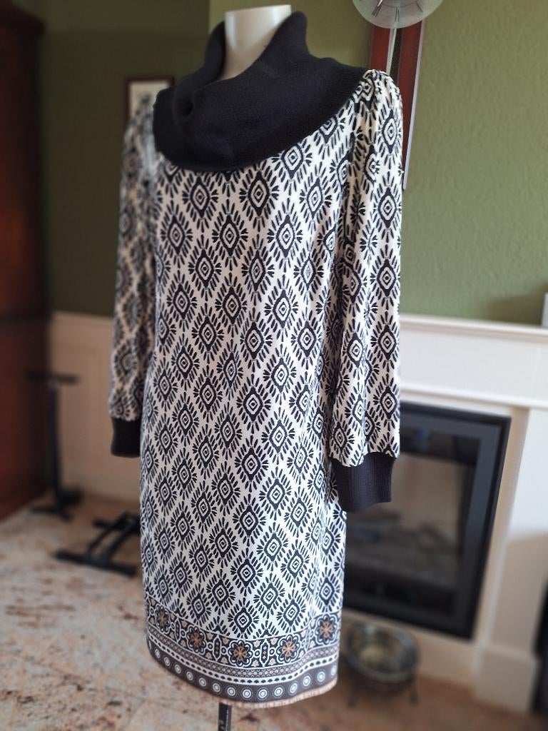 K-Design crème zwarte jurk trui L, Kleding | Dames, Jurken, K-design, Verzenden, Zwart, Maat 42/44 (L)