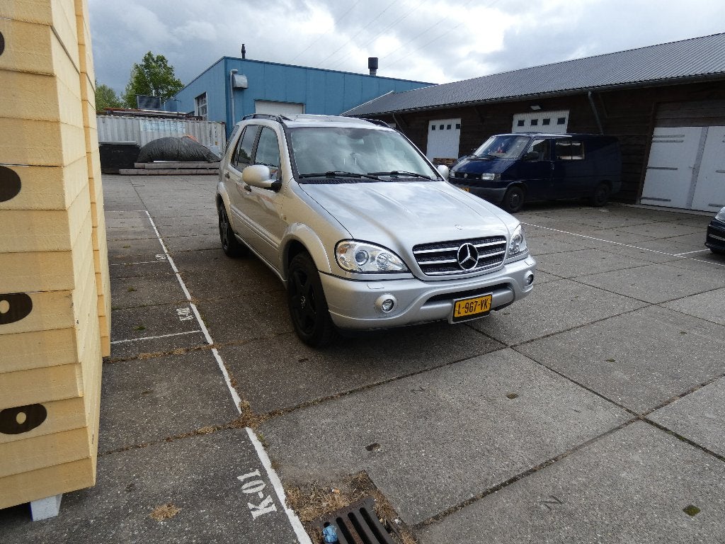 Mercedes-Benz ML55 AMG 2001, Auto's, Mercedes-Benz, Leder, Vierwielaandrijving, 147 €/maand, 3500 kg