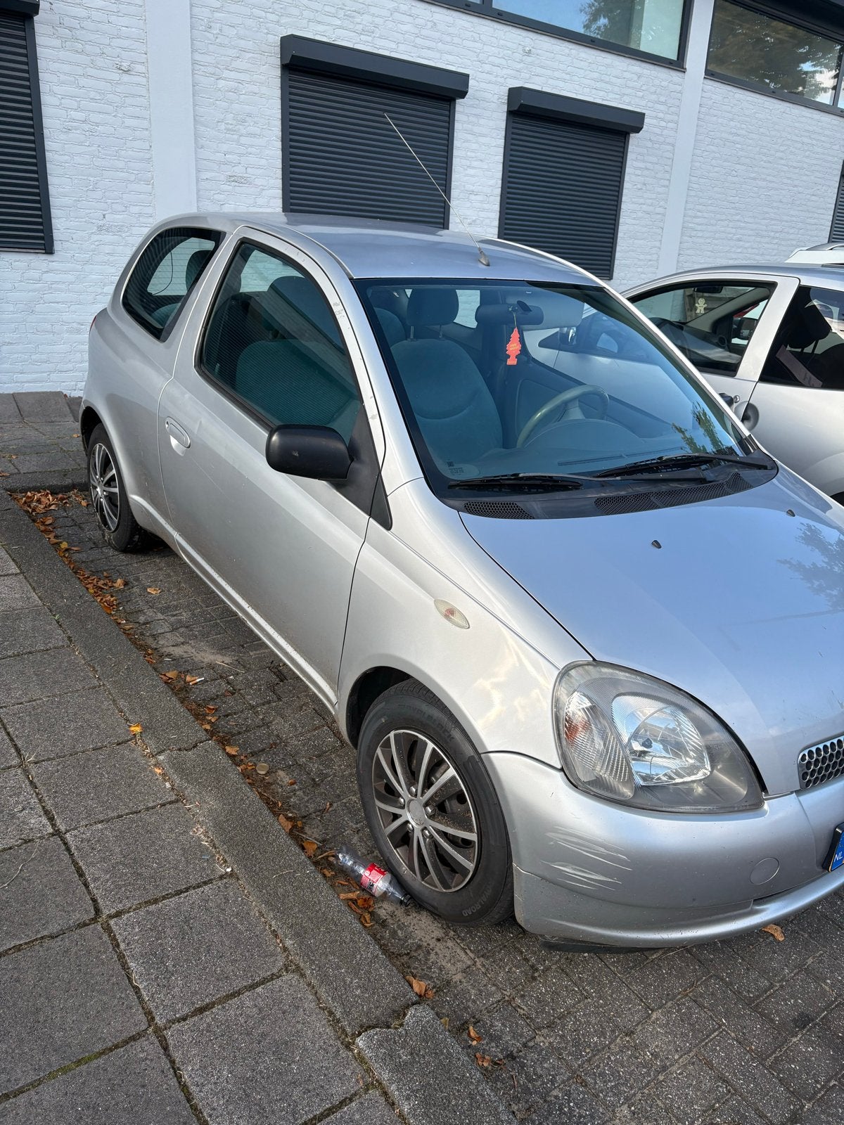 Toyota Yaris 1.0 16V Vvti 3DR SOL 2000 Grijs, Voorwielaandrijving, 4 cilinders, 400 kg, 68 pk