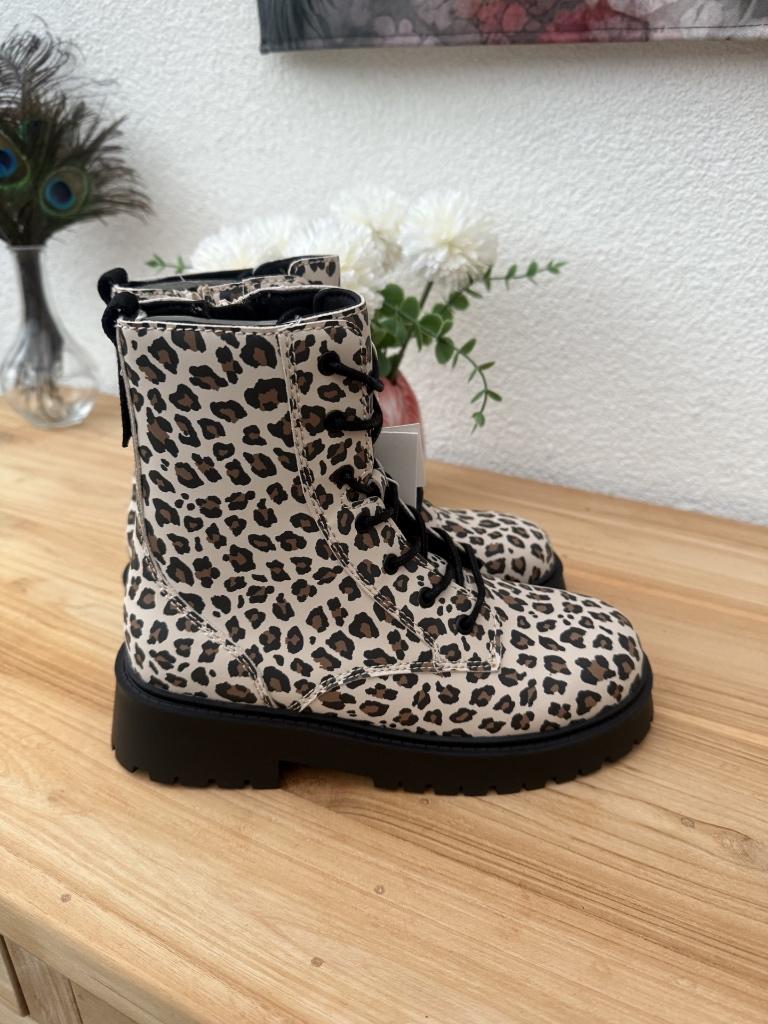 Super toffe laarsjes met panter print - Nieuw, Verzenden, Zwart, Lage of Enkellaarzen, Nieuw