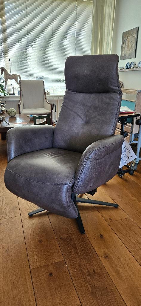 Sta op / comfort stoel bruin leder, Huis en Inrichting, Fauteuils, Ophalen, Zo goed als nieuw, Modern, 50 tot 75 cm