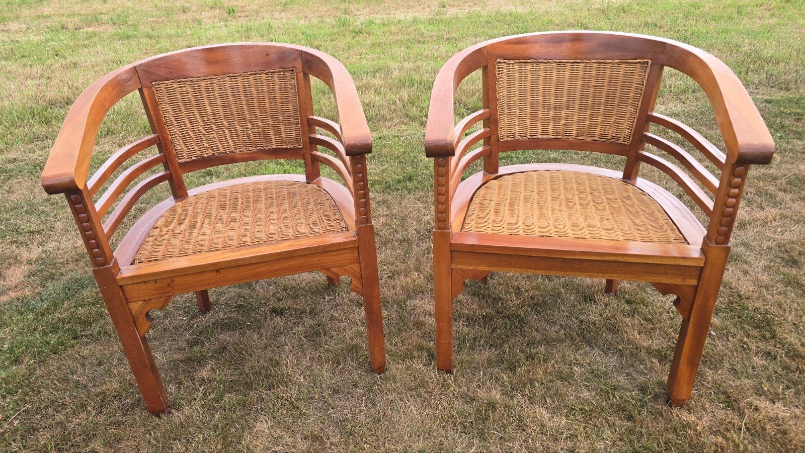 Set van 2 Vintage Koloniale Armstoelen – Teakhout & Webbing, Huis en Inrichting, Stoelen, Ophalen, Twee, Bruin, Koloniaal