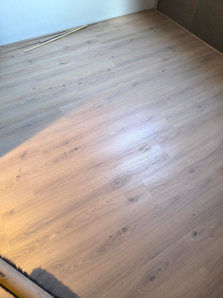 Laminaat laten leggen Alkmaar | Gratis offerte aanvragen, Huis en Inrichting, Stoffering | Vloerbedekking, Ophalen, 75 m² of meer