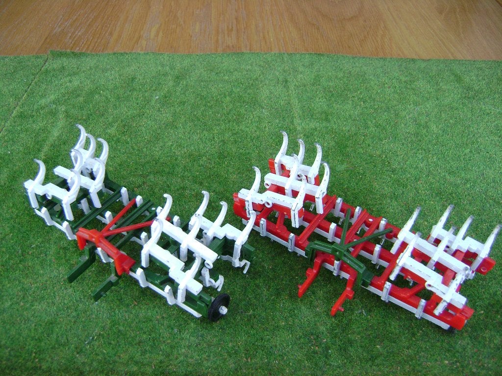 Glencoe-White opklapbare cultivator van Britains nr. 9550, Ophalen of Verzenden, Zo goed als nieuw, Tractor of Landbouw, Britains