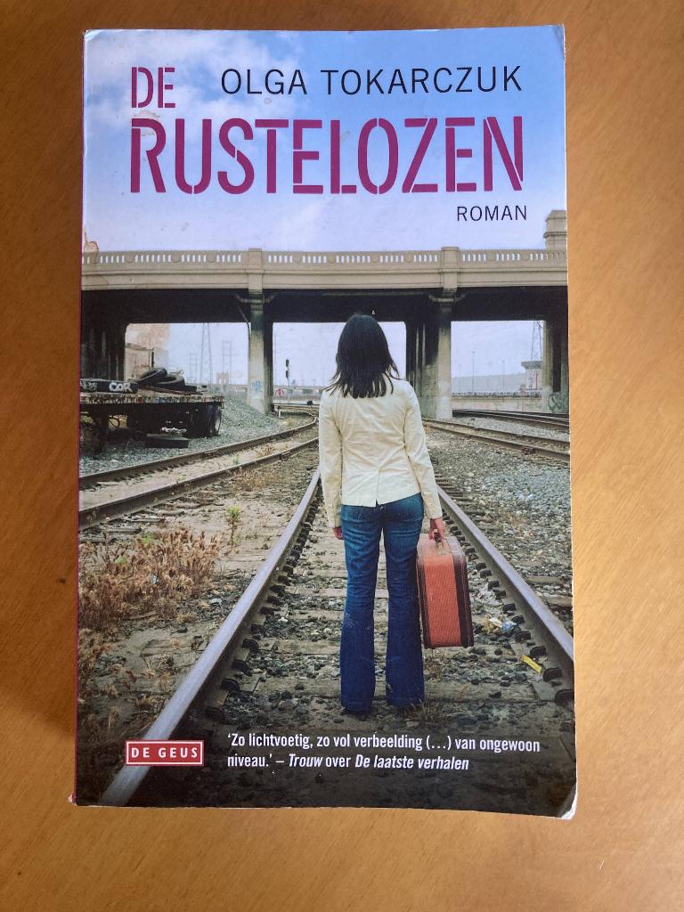 Te koop: De Rustelozen door Olga Tokarczuk, Ophalen of Verzenden, Zo goed als nieuw, Europa overig