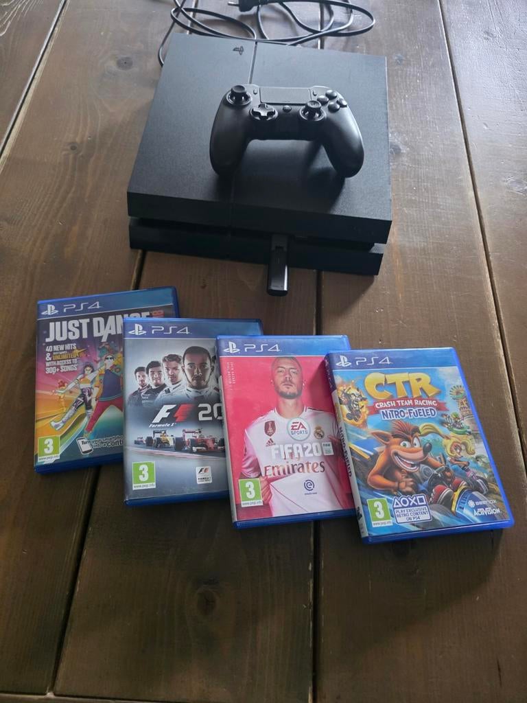 PlayStation 4 met controller en 4 spellen, Met games, Ophalen of Verzenden, Zo goed als nieuw, Met 1 controller