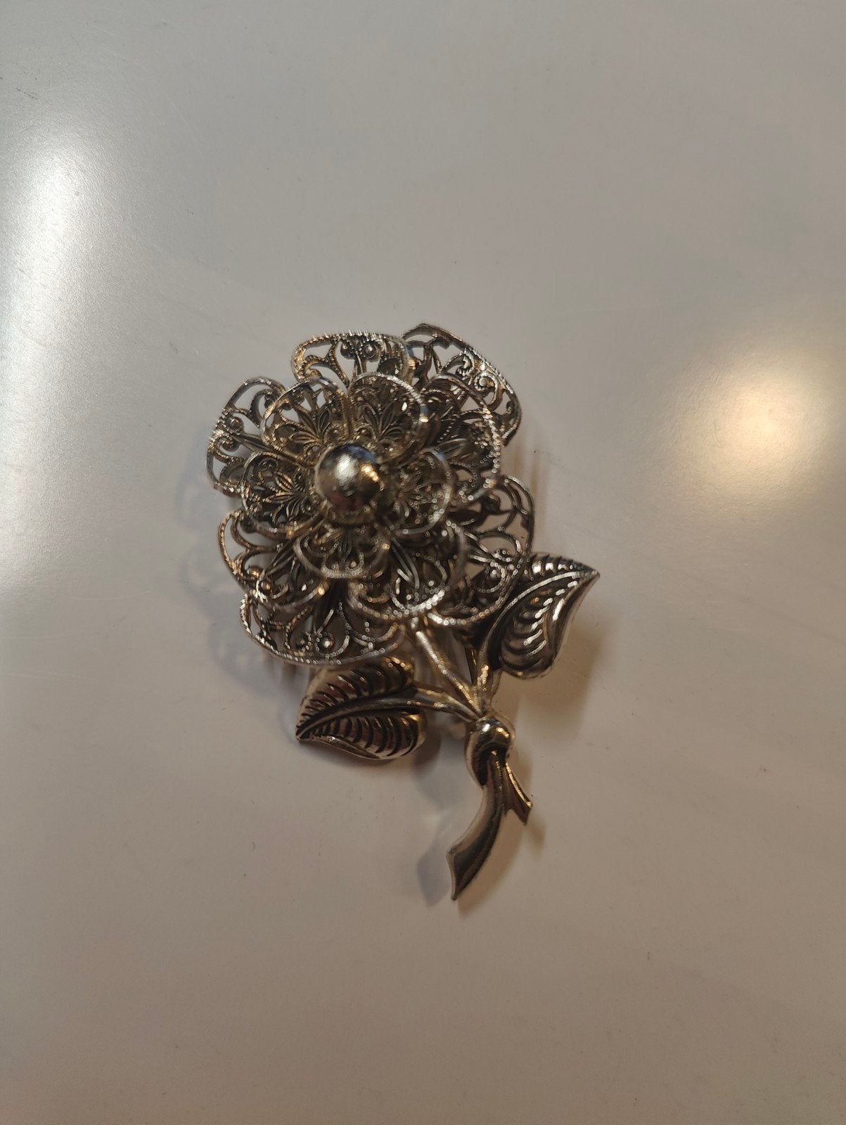 Zilverkleurige Bloem Broche met Filigraan, Overige materialen, 4 tot 7 cm, Gebruikt, Ophalen of Verzenden