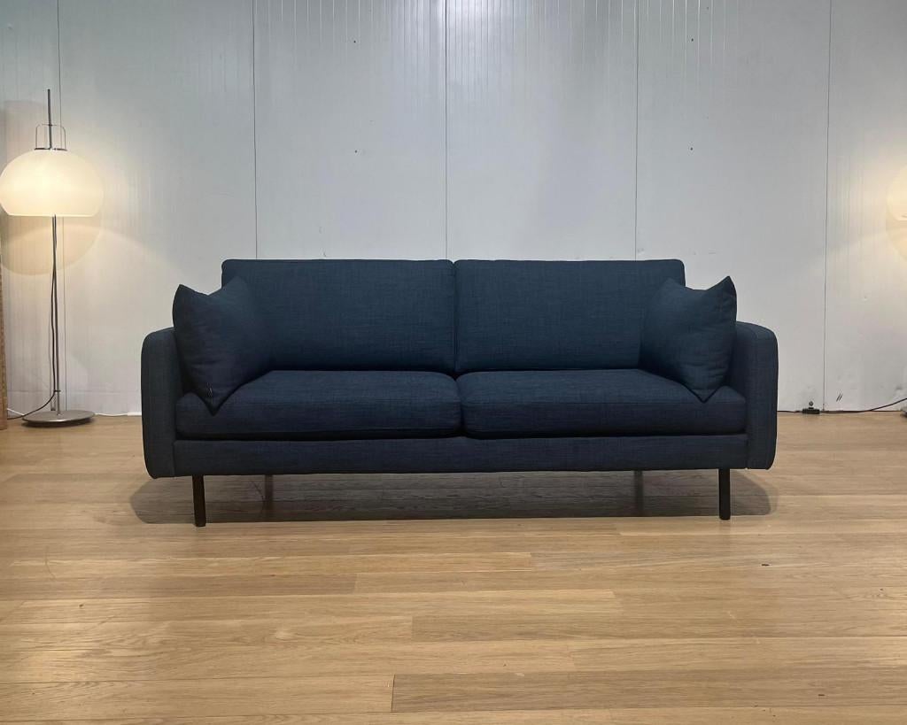 Nieuwstaat Bolia Scandinavia 2.5-Zits Bank Denim, https://www.bolia.com/, Tweepersoons, Ophalen of Verzenden, Zo goed als nieuw