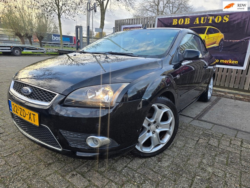 Ford Focus Coupé-Cabriolet 2.0-16V Titanium/automaat/nap le, Auto's, Ford, 4 stoelen, Zwart, Bedrijf, Euro 4