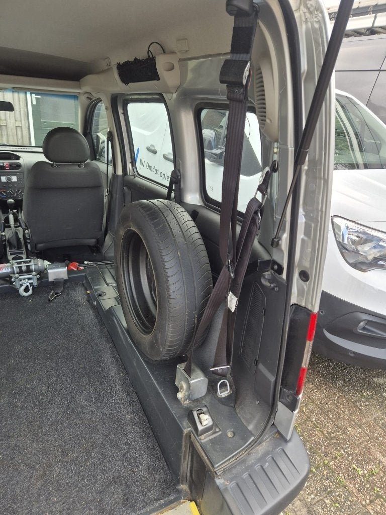 Opel 2010 Grijs rolstoelauto, 1374 kg, Stof, 4 cilinders, 49 €/maand